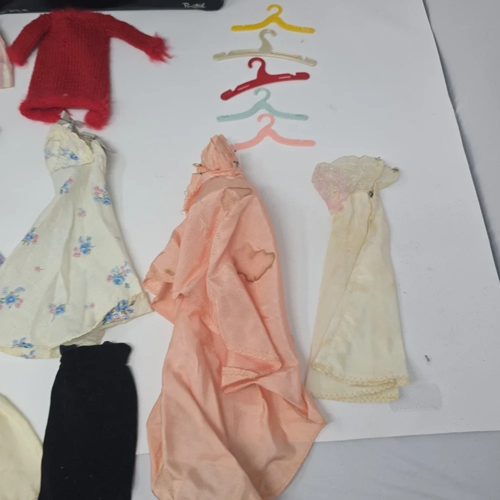 Vintage 1963 Barbie Carrying Case Mattel‎ Black Box & clothes lot
